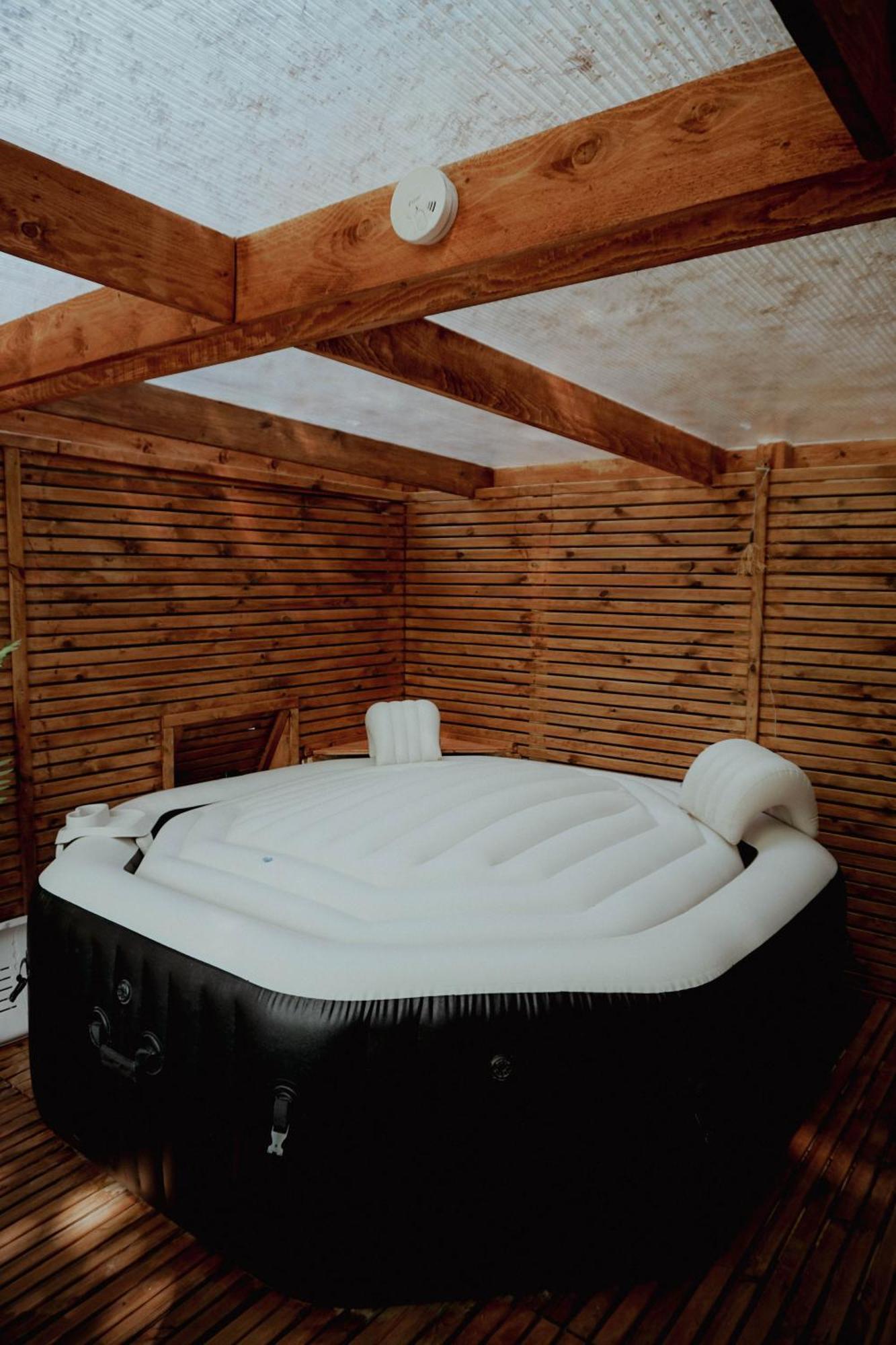 Le Chalet Tipi Avec Jacuzzi Et Jardin Troyes Kültér fotó